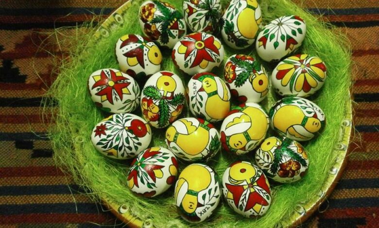 За Великден и тази година Работилницата за рисуване на етрополски "плескани" яйца в музея ще отвори врати за желаещите да продължат тази уникална традиция. 